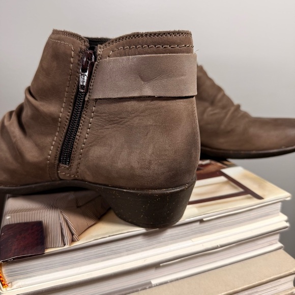 Rockport Brown Taupe Size 9.5M Women’s Ankle Suede Booties - Picture 6 of 15